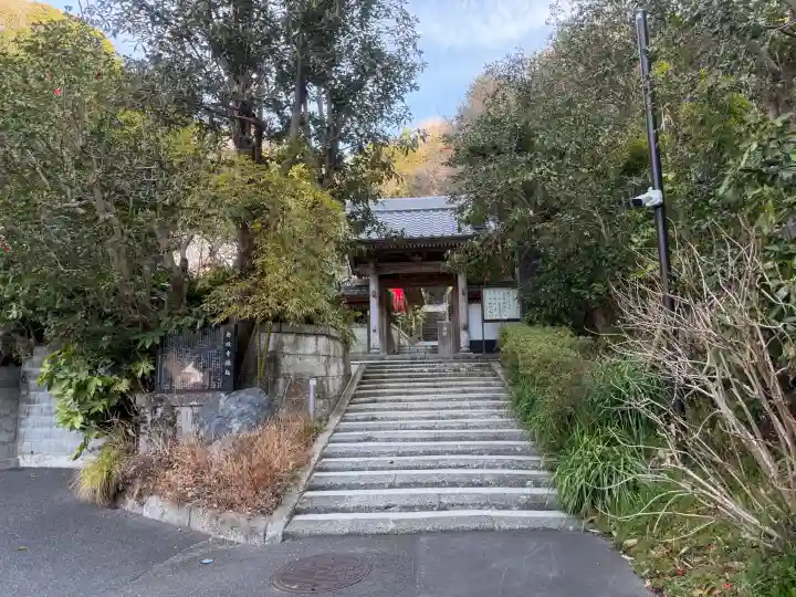 岩殿寺の{uncategorized: "未分類", other: "その他", undefined: "問題あり", building: "その他建物", grave: "お墓", sacred_gate: "鳥居", guardian: "狛犬", statue: "像", buddha: "仏像", history: "歴史", nature: "自然", garden: "庭園", animal: "動物", pagoda: "塔", temizu: "手水舎", mountain_gate: "山門・神門", sanctuary: "本殿・本堂", subordinate: "末社・摂社", art: "芸術", scenery: "景色", jizo: "地蔵", ema: "絵馬", goshuin: "御朱印", omikuji: "おみくじ", items: "授与品その他", amulet: "お守り", goshuincho: "御朱印帳", eats: "食事", festival: "お祭り", votive_dance: "神楽", shichigosan: "七五三参", wedding: "結婚式", experience: "体験その他", initially: "初詣", around: "周辺", anti_infection: "感染症対策"}