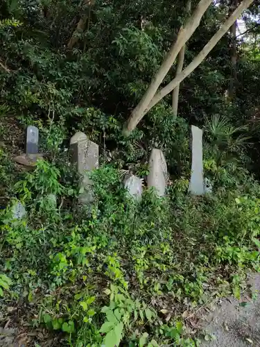 出羽神社の像