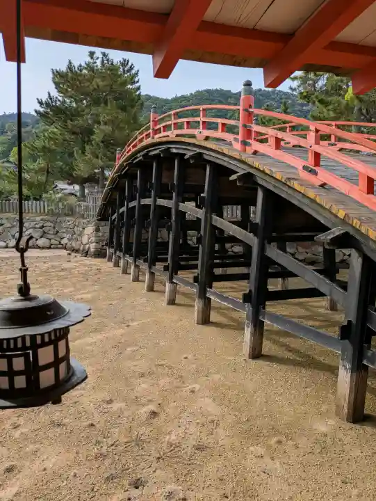 厳島神社の{uncategorized: "未分類", other: "その他", undefined: "問題あり", building: "その他建物", grave: "お墓", sacred_gate: "鳥居", guardian: "狛犬", statue: "像", buddha: "仏像", history: "歴史", nature: "自然", garden: "庭園", animal: "動物", pagoda: "塔", temizu: "手水舎", mountain_gate: "山門・神門", sanctuary: "本殿・本堂", subordinate: "末社・摂社", art: "芸術", scenery: "景色", jizo: "地蔵", ema: "絵馬", goshuin: "御朱印", omikuji: "おみくじ", items: "授与品その他", amulet: "お守り", goshuincho: "御朱印帳", eats: "食事", festival: "お祭り", votive_dance: "神楽", shichigosan: "七五三参", wedding: "結婚式", experience: "体験その他", initially: "初詣", around: "周辺", anti_infection: "感染症対策"}