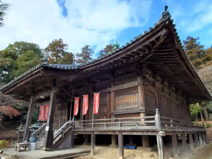 石峯寺の本殿・本堂