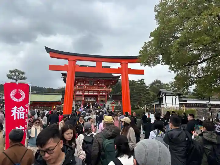 伏見稲荷大社の{uncategorized: "未分類", other: "その他", undefined: "問題あり", building: "その他建物", grave: "お墓", sacred_gate: "鳥居", guardian: "狛犬", statue: "像", buddha: "仏像", history: "歴史", nature: "自然", garden: "庭園", animal: "動物", pagoda: "塔", temizu: "手水舎", mountain_gate: "山門・神門", sanctuary: "本殿・本堂", subordinate: "末社・摂社", art: "芸術", scenery: "景色", jizo: "地蔵", ema: "絵馬", goshuin: "御朱印", omikuji: "おみくじ", items: "授与品その他", amulet: "お守り", goshuincho: "御朱印帳", eats: "食事", festival: "お祭り", votive_dance: "神楽", shichigosan: "七五三参", wedding: "結婚式", experience: "体験その他", initially: "初詣", around: "周辺", anti_infection: "感染症対策"}