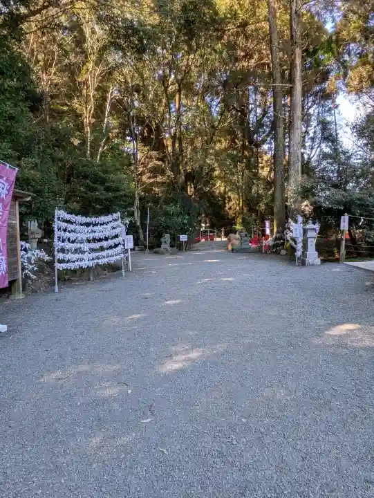 東霧島神社の{uncategorized: "未分類", other: "その他", undefined: "問題あり", building: "その他建物", grave: "お墓", sacred_gate: "鳥居", guardian: "狛犬", statue: "像", buddha: "仏像", history: "歴史", nature: "自然", garden: "庭園", animal: "動物", pagoda: "塔", temizu: "手水舎", mountain_gate: "山門・神門", sanctuary: "本殿・本堂", subordinate: "末社・摂社", art: "芸術", scenery: "景色", jizo: "地蔵", ema: "絵馬", goshuin: "御朱印", omikuji: "おみくじ", items: "授与品その他", amulet: "お守り", goshuincho: "御朱印帳", eats: "食事", festival: "お祭り", votive_dance: "神楽", shichigosan: "七五三参", wedding: "結婚式", experience: "体験その他", initially: "初詣", around: "周辺", anti_infection: "感染症対策"}
