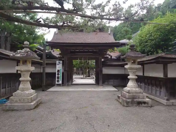 龍泉院の山門・神門