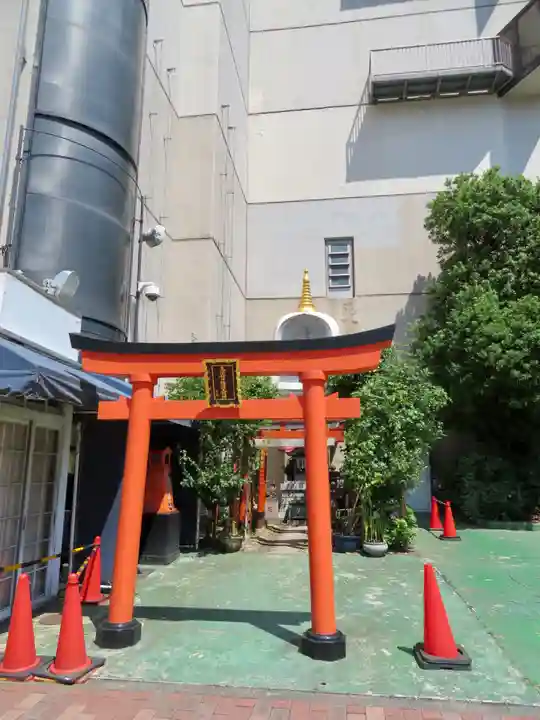 芝浦妙法稲荷神社の鳥居
