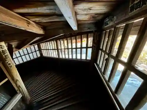 円通三匝堂（さざえ堂）の{uncategorized: "未分類", other: "その他", undefined: "問題あり", building: "その他建物", grave: "お墓", sacred_gate: "鳥居", guardian: "狛犬", statue: "像", buddha: "仏像", history: "歴史", nature: "自然", garden: "庭園", animal: "動物", pagoda: "塔", temizu: "手水舎", mountain_gate: "山門・神門", sanctuary: "本殿・本堂", subordinate: "末社・摂社", art: "芸術", scenery: "景色", jizo: "地蔵", ema: "絵馬", goshuin: "御朱印", omikuji: "おみくじ", items: "授与品その他", amulet: "お守り", goshuincho: "御朱印帳", eats: "食事", festival: "お祭り", votive_dance: "神楽", shichigosan: "七五三参", wedding: "結婚式", experience: "体験その他", initially: "初詣", around: "周辺", anti_infection: "感染症対策"}