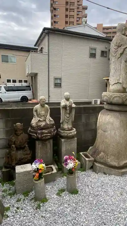 天徳寺の{uncategorized: "未分類", other: "その他", undefined: "問題あり", building: "その他建物", grave: "お墓", sacred_gate: "鳥居", guardian: "狛犬", statue: "像", buddha: "仏像", history: "歴史", nature: "自然", garden: "庭園", animal: "動物", pagoda: "塔", temizu: "手水舎", mountain_gate: "山門・神門", sanctuary: "本殿・本堂", subordinate: "末社・摂社", art: "芸術", scenery: "景色", jizo: "地蔵", ema: "絵馬", goshuin: "御朱印", omikuji: "おみくじ", items: "授与品その他", amulet: "お守り", goshuincho: "御朱印帳", eats: "食事", festival: "お祭り", votive_dance: "神楽", shichigosan: "七五三参", wedding: "結婚式", experience: "体験その他", initially: "初詣", around: "周辺", anti_infection: "感染症対策"}