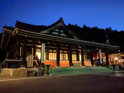 久遠寺の本殿・本堂