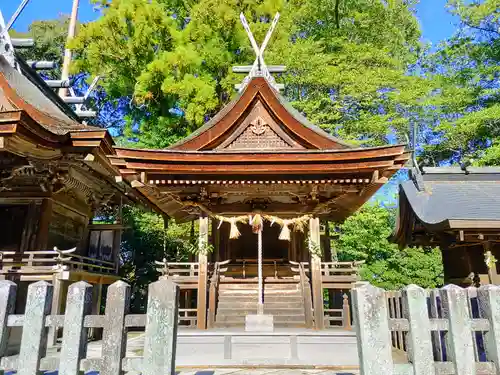 倭白山比咩神社（南出）の末社・摂社