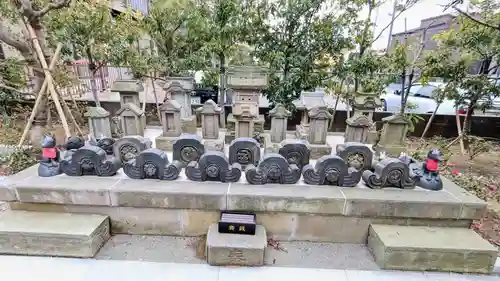 検見川神社の末社