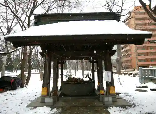 彌彦神社　(伊夜日子神社)の手水舎