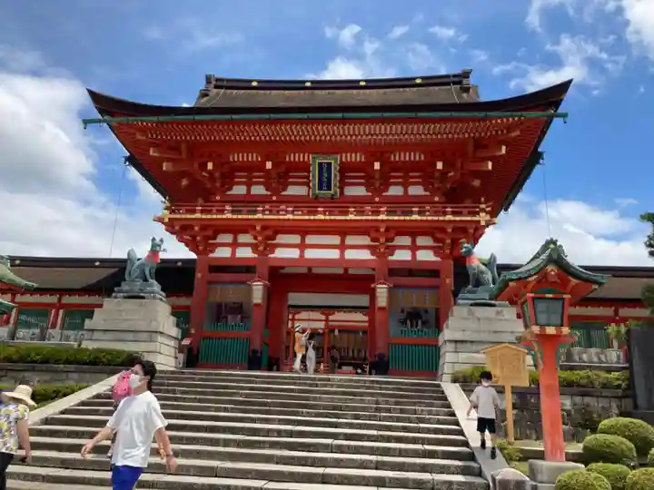 伏見稲荷大社の山門・神門