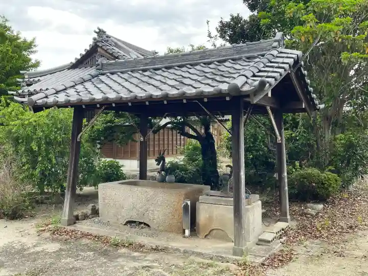 西蓮寺の{uncategorized: "未分類", other: "その他", undefined: "問題あり", building: "その他建物", grave: "お墓", sacred_gate: "鳥居", guardian: "狛犬", statue: "像", buddha: "仏像", history: "歴史", nature: "自然", garden: "庭園", animal: "動物", pagoda: "塔", temizu: "手水舎", mountain_gate: "山門・神門", sanctuary: "本殿・本堂", subordinate: "末社・摂社", art: "芸術", scenery: "景色", jizo: "地蔵", ema: "絵馬", goshuin: "御朱印", omikuji: "おみくじ", items: "授与品その他", amulet: "お守り", goshuincho: "御朱印帳", eats: "食事", festival: "お祭り", votive_dance: "神楽", shichigosan: "七五三参", wedding: "結婚式", experience: "体験その他", initially: "初詣", around: "周辺", anti_infection: "感染症対策"}