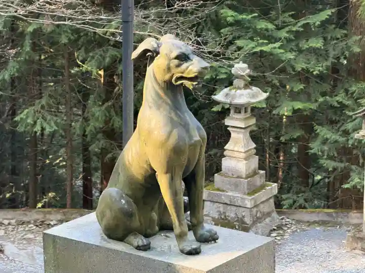 三峯神社の{uncategorized: "未分類", other: "その他", undefined: "問題あり", building: "その他建物", grave: "お墓", sacred_gate: "鳥居", guardian: "狛犬", statue: "像", buddha: "仏像", history: "歴史", nature: "自然", garden: "庭園", animal: "動物", pagoda: "塔", temizu: "手水舎", mountain_gate: "山門・神門", sanctuary: "本殿・本堂", subordinate: "末社・摂社", art: "芸術", scenery: "景色", jizo: "地蔵", ema: "絵馬", goshuin: "御朱印", omikuji: "おみくじ", items: "授与品その他", amulet: "お守り", goshuincho: "御朱印帳", eats: "食事", festival: "お祭り", votive_dance: "神楽", shichigosan: "七五三参", wedding: "結婚式", experience: "体験その他", initially: "初詣", around: "周辺", anti_infection: "感染症対策"}