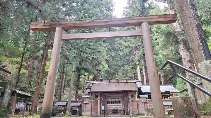 仁科神明宮の{uncategorized: "未分類", other: "その他", undefined: "問題あり", building: "その他建物", grave: "お墓", sacred_gate: "鳥居", guardian: "狛犬", statue: "像", buddha: "仏像", history: "歴史", nature: "自然", garden: "庭園", animal: "動物", pagoda: "塔", temizu: "手水舎", mountain_gate: "山門・神門", sanctuary: "本殿・本堂", subordinate: "末社・摂社", art: "芸術", scenery: "景色", jizo: "地蔵", ema: "絵馬", goshuin: "御朱印", omikuji: "おみくじ", items: "授与品その他", amulet: "お守り", goshuincho: "御朱印帳", eats: "食事", festival: "お祭り", votive_dance: "神楽", shichigosan: "七五三参", wedding: "結婚式", experience: "体験その他", initially: "初詣", around: "周辺", anti_infection: "感染症対策"}