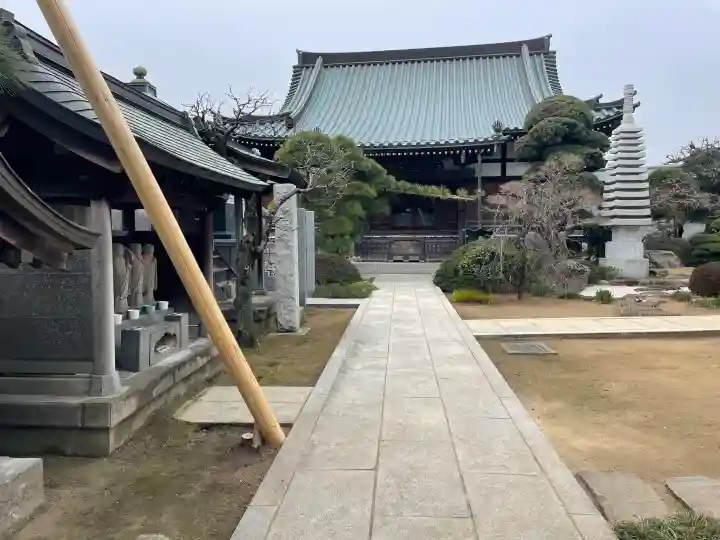 観音寺の{uncategorized: "未分類", other: "その他", undefined: "問題あり", building: "その他建物", grave: "お墓", sacred_gate: "鳥居", guardian: "狛犬", statue: "像", buddha: "仏像", history: "歴史", nature: "自然", garden: "庭園", animal: "動物", pagoda: "塔", temizu: "手水舎", mountain_gate: "山門・神門", sanctuary: "本殿・本堂", subordinate: "末社・摂社", art: "芸術", scenery: "景色", jizo: "地蔵", ema: "絵馬", goshuin: "御朱印", omikuji: "おみくじ", items: "授与品その他", amulet: "お守り", goshuincho: "御朱印帳", eats: "食事", festival: "お祭り", votive_dance: "神楽", shichigosan: "七五三参", wedding: "結婚式", experience: "体験その他", initially: "初詣", around: "周辺", anti_infection: "感染症対策"}
