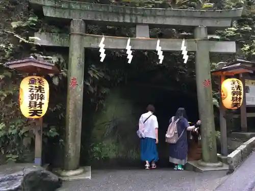 銭洗弁財天宇賀福神社の鳥居