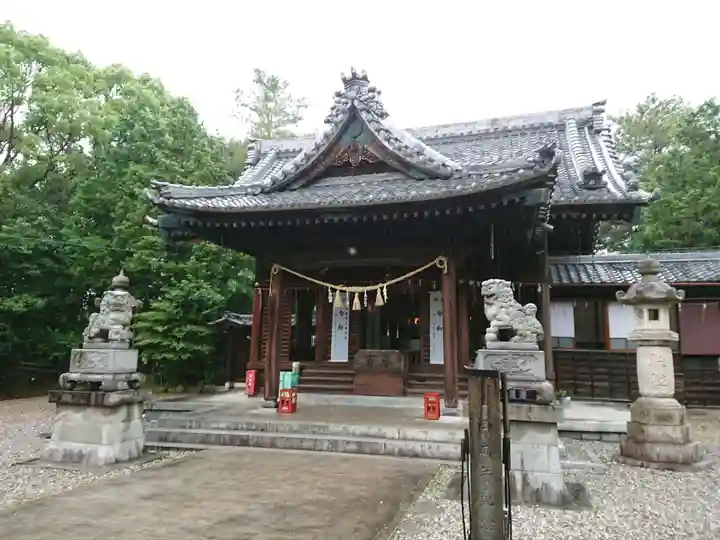 八柱神社の本殿・本堂