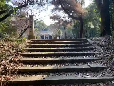 富田護国神社 (新南陽護国神社)の{uncategorized: "未分類", other: "その他", undefined: "問題あり", building: "その他建物", grave: "お墓", sacred_gate: "鳥居", guardian: "狛犬", statue: "像", buddha: "仏像", history: "歴史", nature: "自然", garden: "庭園", animal: "動物", pagoda: "塔", temizu: "手水舎", mountain_gate: "山門・神門", sanctuary: "本殿・本堂", subordinate: "末社・摂社", art: "芸術", scenery: "景色", jizo: "地蔵", ema: "絵馬", goshuin: "御朱印", omikuji: "おみくじ", items: "授与品その他", amulet: "お守り", goshuincho: "御朱印帳", eats: "食事", festival: "お祭り", votive_dance: "神楽", shichigosan: "七五三参", wedding: "結婚式", experience: "体験その他", initially: "初詣", around: "周辺", anti_infection: "感染症対策"}
