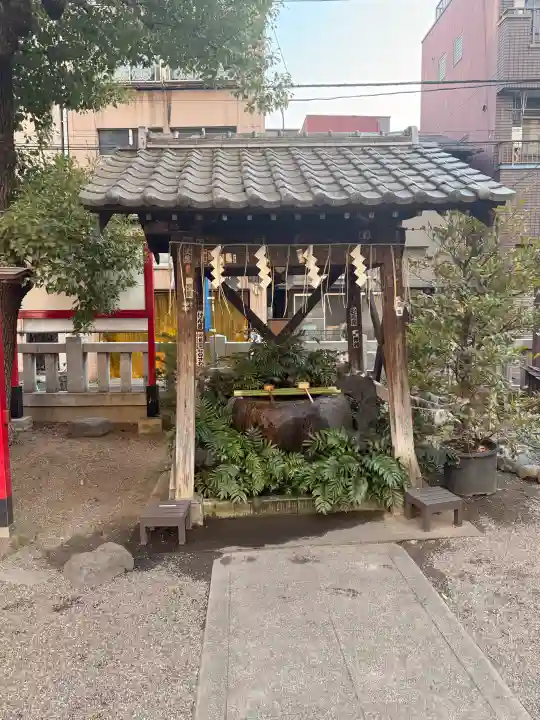 矢先稲荷神社の{uncategorized: "未分類", other: "その他", undefined: "問題あり", building: "その他建物", grave: "お墓", sacred_gate: "鳥居", guardian: "狛犬", statue: "像", buddha: "仏像", history: "歴史", nature: "自然", garden: "庭園", animal: "動物", pagoda: "塔", temizu: "手水舎", mountain_gate: "山門・神門", sanctuary: "本殿・本堂", subordinate: "末社・摂社", art: "芸術", scenery: "景色", jizo: "地蔵", ema: "絵馬", goshuin: "御朱印", omikuji: "おみくじ", items: "授与品その他", amulet: "お守り", goshuincho: "御朱印帳", eats: "食事", festival: "お祭り", votive_dance: "神楽", shichigosan: "七五三参", wedding: "結婚式", experience: "体験その他", initially: "初詣", around: "周辺", anti_infection: "感染症対策"}