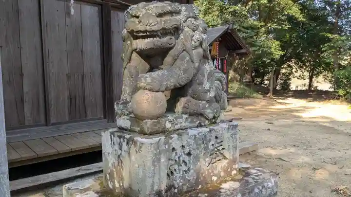 出羽神社の狛犬