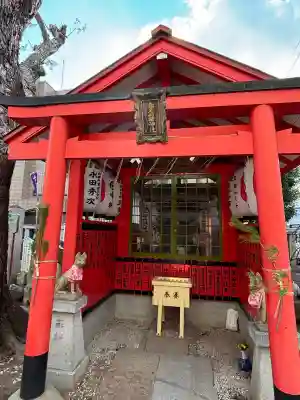 安倍晴明神社（阿倍王子神社境外末社）の{uncategorized: "未分類", other: "その他", undefined: "問題あり", building: "その他建物", grave: "お墓", sacred_gate: "鳥居", guardian: "狛犬", statue: "像", buddha: "仏像", history: "歴史", nature: "自然", garden: "庭園", animal: "動物", pagoda: "塔", temizu: "手水舎", mountain_gate: "山門・神門", sanctuary: "本殿・本堂", subordinate: "末社・摂社", art: "芸術", scenery: "景色", jizo: "地蔵", ema: "絵馬", goshuin: "御朱印", omikuji: "おみくじ", items: "授与品その他", amulet: "お守り", goshuincho: "御朱印帳", eats: "食事", festival: "お祭り", votive_dance: "神楽", shichigosan: "七五三参", wedding: "結婚式", experience: "体験その他", initially: "初詣", around: "周辺", anti_infection: "感染症対策"}