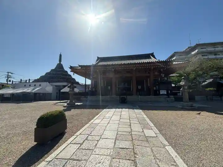 壬生寺の{uncategorized: "未分類", other: "その他", undefined: "問題あり", building: "その他建物", grave: "お墓", sacred_gate: "鳥居", guardian: "狛犬", statue: "像", buddha: "仏像", history: "歴史", nature: "自然", garden: "庭園", animal: "動物", pagoda: "塔", temizu: "手水舎", mountain_gate: "山門・神門", sanctuary: "本殿・本堂", subordinate: "末社・摂社", art: "芸術", scenery: "景色", jizo: "地蔵", ema: "絵馬", goshuin: "御朱印", omikuji: "おみくじ", items: "授与品その他", amulet: "お守り", goshuincho: "御朱印帳", eats: "食事", festival: "お祭り", votive_dance: "神楽", shichigosan: "七五三参", wedding: "結婚式", experience: "体験その他", initially: "初詣", around: "周辺", anti_infection: "感染症対策"}