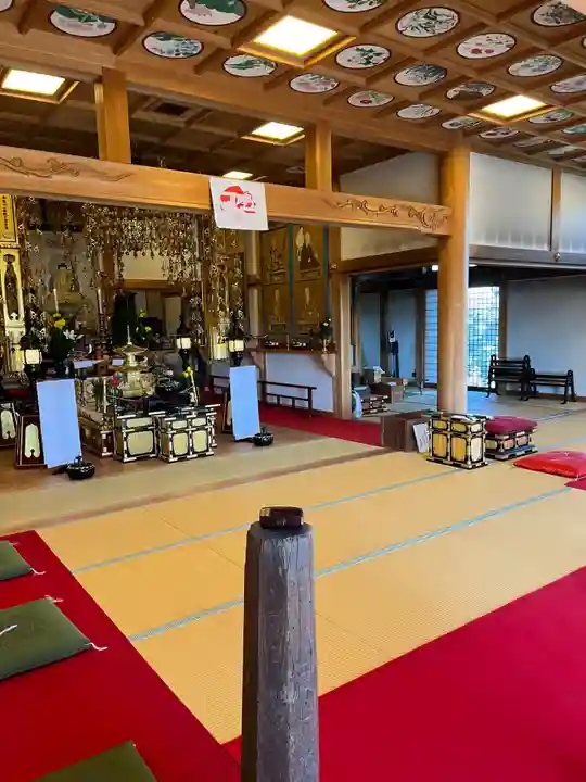 法話と天井絵の寺 観音寺の本殿・本堂