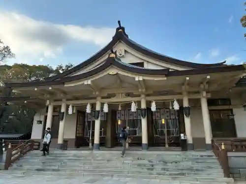 湊川神社の{uncategorized: "未分類", other: "その他", undefined: "問題あり", building: "その他建物", grave: "お墓", sacred_gate: "鳥居", guardian: "狛犬", statue: "像", buddha: "仏像", history: "歴史", nature: "自然", garden: "庭園", animal: "動物", pagoda: "塔", temizu: "手水舎", mountain_gate: "山門・神門", sanctuary: "本殿・本堂", subordinate: "末社・摂社", art: "芸術", scenery: "景色", jizo: "地蔵", ema: "絵馬", goshuin: "御朱印", omikuji: "おみくじ", items: "授与品その他", amulet: "お守り", goshuincho: "御朱印帳", eats: "食事", festival: "お祭り", votive_dance: "神楽", shichigosan: "七五三参", wedding: "結婚式", experience: "体験その他", initially: "初詣", around: "周辺", anti_infection: "感染症対策"}