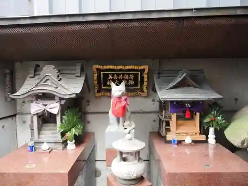 美喜井稲荷の像