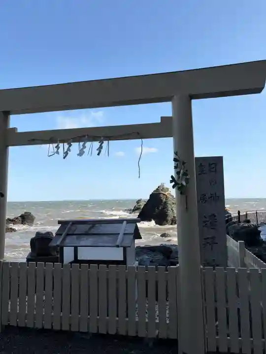 二見興玉神社の{uncategorized: "未分類", other: "その他", undefined: "問題あり", building: "その他建物", grave: "お墓", sacred_gate: "鳥居", guardian: "狛犬", statue: "像", buddha: "仏像", history: "歴史", nature: "自然", garden: "庭園", animal: "動物", pagoda: "塔", temizu: "手水舎", mountain_gate: "山門・神門", sanctuary: "本殿・本堂", subordinate: "末社・摂社", art: "芸術", scenery: "景色", jizo: "地蔵", ema: "絵馬", goshuin: "御朱印", omikuji: "おみくじ", items: "授与品その他", amulet: "お守り", goshuincho: "御朱印帳", eats: "食事", festival: "お祭り", votive_dance: "神楽", shichigosan: "七五三参", wedding: "結婚式", experience: "体験その他", initially: "初詣", around: "周辺", anti_infection: "感染症対策"}