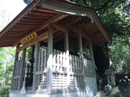 月水石神社の本殿