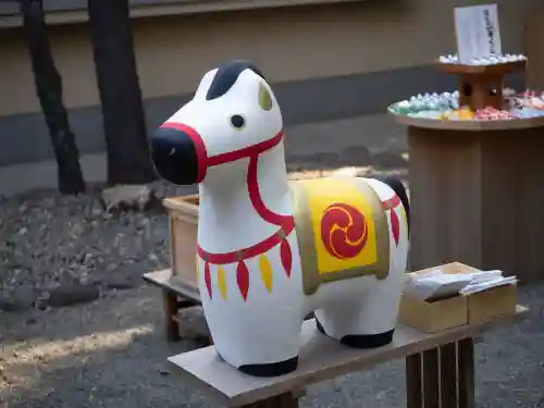 赤坂氷川神社の{uncategorized: "未分類", other: "その他", undefined: "問題あり", building: "その他建物", grave: "お墓", sacred_gate: "鳥居", guardian: "狛犬", statue: "像", buddha: "仏像", history: "歴史", nature: "自然", garden: "庭園", animal: "動物", pagoda: "塔", temizu: "手水舎", mountain_gate: "山門・神門", sanctuary: "本殿・本堂", subordinate: "末社・摂社", art: "芸術", scenery: "景色", jizo: "地蔵", ema: "絵馬", goshuin: "御朱印", omikuji: "おみくじ", items: "授与品その他", amulet: "お守り", goshuincho: "御朱印帳", eats: "食事", festival: "お祭り", votive_dance: "神楽", shichigosan: "七五三参", wedding: "結婚式", experience: "体験その他", initially: "初詣", around: "周辺", anti_infection: "感染症対策"}