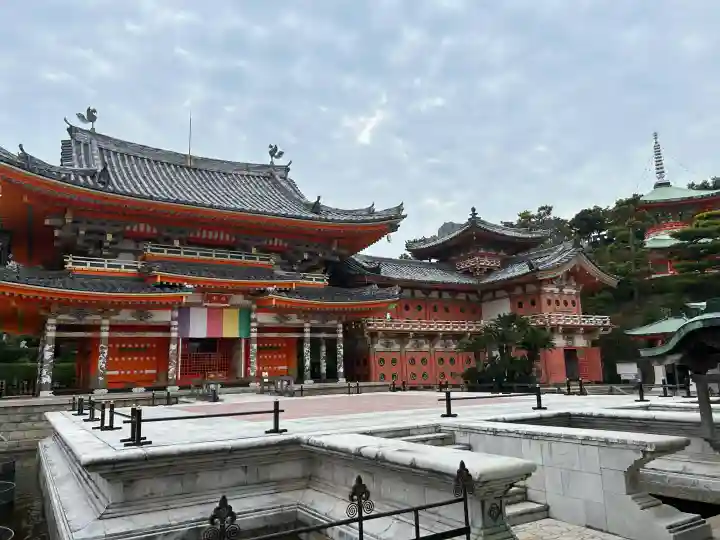 耕三寺の{uncategorized: "未分類", other: "その他", undefined: "問題あり", building: "その他建物", grave: "お墓", sacred_gate: "鳥居", guardian: "狛犬", statue: "像", buddha: "仏像", history: "歴史", nature: "自然", garden: "庭園", animal: "動物", pagoda: "塔", temizu: "手水舎", mountain_gate: "山門・神門", sanctuary: "本殿・本堂", subordinate: "末社・摂社", art: "芸術", scenery: "景色", jizo: "地蔵", ema: "絵馬", goshuin: "御朱印", omikuji: "おみくじ", items: "授与品その他", amulet: "お守り", goshuincho: "御朱印帳", eats: "食事", festival: "お祭り", votive_dance: "神楽", shichigosan: "七五三参", wedding: "結婚式", experience: "体験その他", initially: "初詣", around: "周辺", anti_infection: "感染症対策"}