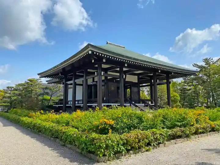 中宮寺の本殿・本堂