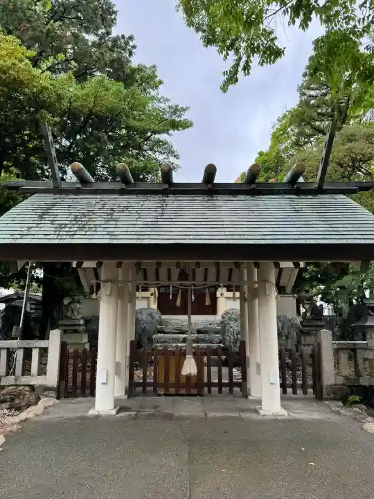 六所宮の{uncategorized: "未分類", other: "その他", undefined: "問題あり", building: "その他建物", grave: "お墓", sacred_gate: "鳥居", guardian: "狛犬", statue: "像", buddha: "仏像", history: "歴史", nature: "自然", garden: "庭園", animal: "動物", pagoda: "塔", temizu: "手水舎", mountain_gate: "山門・神門", sanctuary: "本殿・本堂", subordinate: "末社・摂社", art: "芸術", scenery: "景色", jizo: "地蔵", ema: "絵馬", goshuin: "御朱印", omikuji: "おみくじ", items: "授与品その他", amulet: "お守り", goshuincho: "御朱印帳", eats: "食事", festival: "お祭り", votive_dance: "神楽", shichigosan: "七五三参", wedding: "結婚式", experience: "体験その他", initially: "初詣", around: "周辺", anti_infection: "感染症対策"}