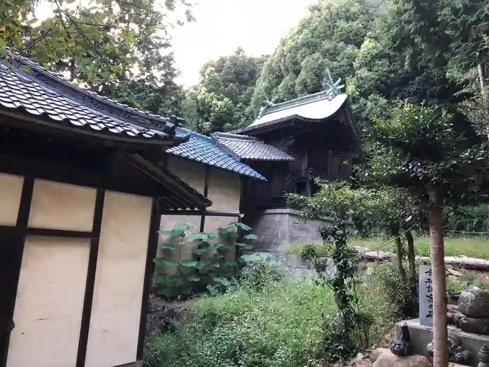 櫛梨神社の本殿