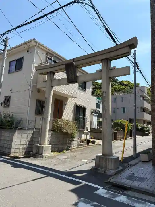 若宮八幡宮の{uncategorized: "未分類", other: "その他", undefined: "問題あり", building: "その他建物", grave: "お墓", sacred_gate: "鳥居", guardian: "狛犬", statue: "像", buddha: "仏像", history: "歴史", nature: "自然", garden: "庭園", animal: "動物", pagoda: "塔", temizu: "手水舎", mountain_gate: "山門・神門", sanctuary: "本殿・本堂", subordinate: "末社・摂社", art: "芸術", scenery: "景色", jizo: "地蔵", ema: "絵馬", goshuin: "御朱印", omikuji: "おみくじ", items: "授与品その他", amulet: "お守り", goshuincho: "御朱印帳", eats: "食事", festival: "お祭り", votive_dance: "神楽", shichigosan: "七五三参", wedding: "結婚式", experience: "体験その他", initially: "初詣", around: "周辺", anti_infection: "感染症対策"}