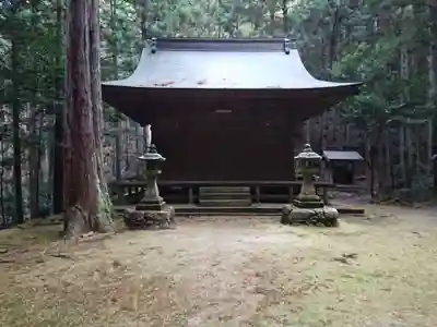 白山社の本殿・本堂