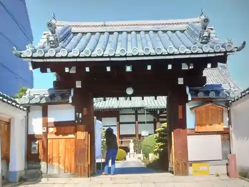 報土寺の山門・神門