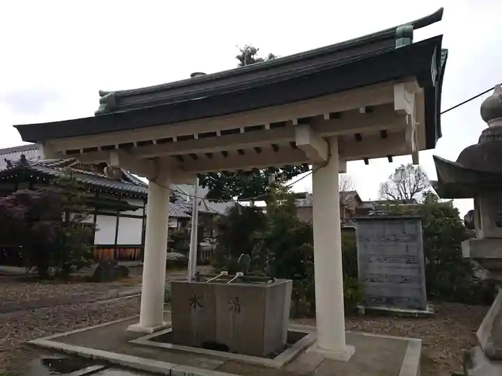 新屋社の手水舎