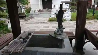 徳蔵寺の手水舎
