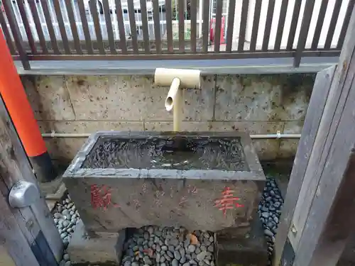 倉屋敷稲荷神社の手水舎