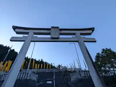 丹生川上神社（上社）の{uncategorized: "未分類", other: "その他", undefined: "問題あり", building: "その他建物", grave: "お墓", sacred_gate: "鳥居", guardian: "狛犬", statue: "像", buddha: "仏像", history: "歴史", nature: "自然", garden: "庭園", animal: "動物", pagoda: "塔", temizu: "手水舎", mountain_gate: "山門・神門", sanctuary: "本殿・本堂", subordinate: "末社・摂社", art: "芸術", scenery: "景色", jizo: "地蔵", ema: "絵馬", goshuin: "御朱印", omikuji: "おみくじ", items: "授与品その他", amulet: "お守り", goshuincho: "御朱印帳", eats: "食事", festival: "お祭り", votive_dance: "神楽", shichigosan: "七五三参", wedding: "結婚式", experience: "体験その他", initially: "初詣", around: "周辺", anti_infection: "感染症対策"}