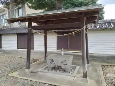 神明社の手水舎