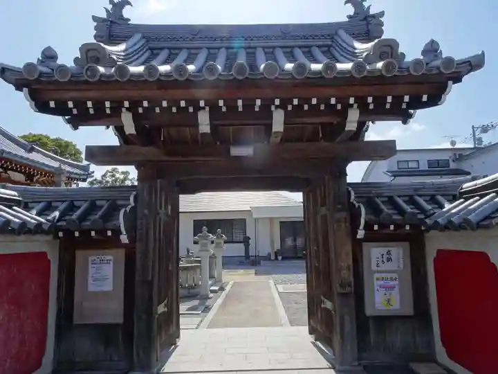 自性院常楽寺の山門・神門