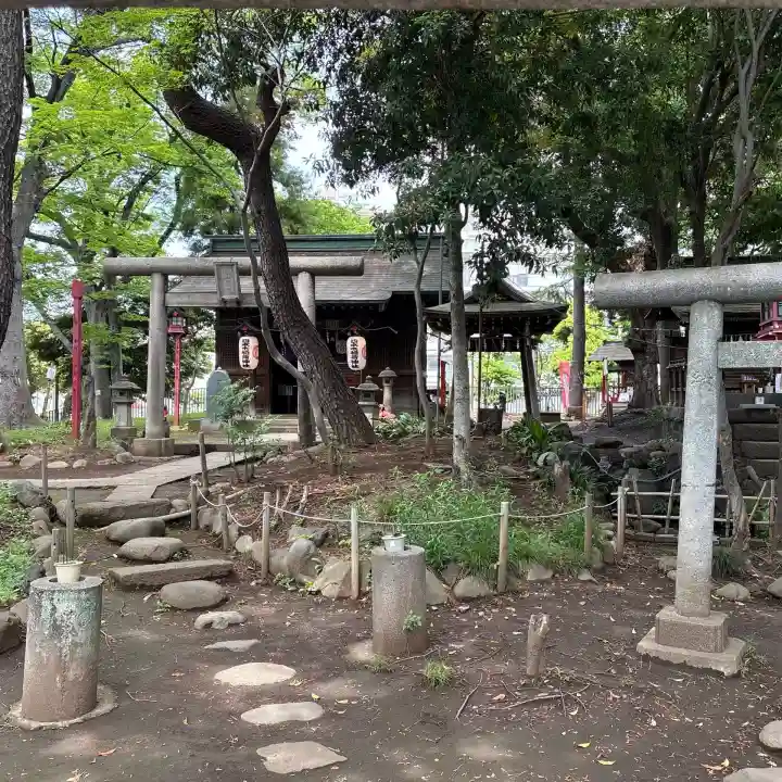 四本木稲荷神社の{uncategorized: "未分類", other: "その他", undefined: "問題あり", building: "その他建物", grave: "お墓", sacred_gate: "鳥居", guardian: "狛犬", statue: "像", buddha: "仏像", history: "歴史", nature: "自然", garden: "庭園", animal: "動物", pagoda: "塔", temizu: "手水舎", mountain_gate: "山門・神門", sanctuary: "本殿・本堂", subordinate: "末社・摂社", art: "芸術", scenery: "景色", jizo: "地蔵", ema: "絵馬", goshuin: "御朱印", omikuji: "おみくじ", items: "授与品その他", amulet: "お守り", goshuincho: "御朱印帳", eats: "食事", festival: "お祭り", votive_dance: "神楽", shichigosan: "七五三参", wedding: "結婚式", experience: "体験その他", initially: "初詣", around: "周辺", anti_infection: "感染症対策"}