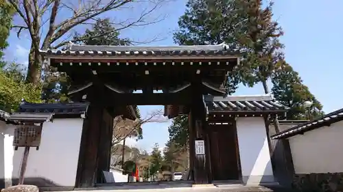 多田神社の山門