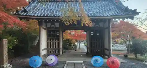 宝蔵寺の山門・神門