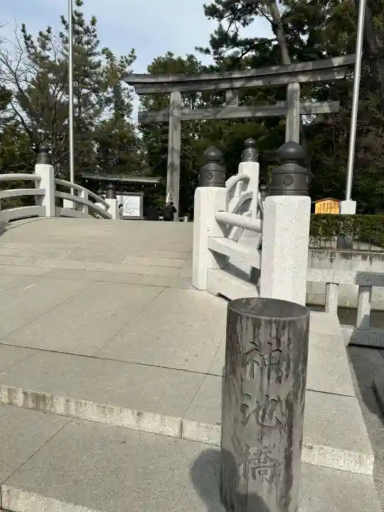 寒川神社の{uncategorized: "未分類", other: "その他", undefined: "問題あり", building: "その他建物", grave: "お墓", sacred_gate: "鳥居", guardian: "狛犬", statue: "像", buddha: "仏像", history: "歴史", nature: "自然", garden: "庭園", animal: "動物", pagoda: "塔", temizu: "手水舎", mountain_gate: "山門・神門", sanctuary: "本殿・本堂", subordinate: "末社・摂社", art: "芸術", scenery: "景色", jizo: "地蔵", ema: "絵馬", goshuin: "御朱印", omikuji: "おみくじ", items: "授与品その他", amulet: "お守り", goshuincho: "御朱印帳", eats: "食事", festival: "お祭り", votive_dance: "神楽", shichigosan: "七五三参", wedding: "結婚式", experience: "体験その他", initially: "初詣", around: "周辺", anti_infection: "感染症対策"}