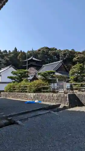 當麻寺の{uncategorized: "未分類", other: "その他", undefined: "問題あり", building: "その他建物", grave: "お墓", sacred_gate: "鳥居", guardian: "狛犬", statue: "像", buddha: "仏像", history: "歴史", nature: "自然", garden: "庭園", animal: "動物", pagoda: "塔", temizu: "手水舎", mountain_gate: "山門・神門", sanctuary: "本殿・本堂", subordinate: "末社・摂社", art: "芸術", scenery: "景色", jizo: "地蔵", ema: "絵馬", goshuin: "御朱印", omikuji: "おみくじ", items: "授与品その他", amulet: "お守り", goshuincho: "御朱印帳", eats: "食事", festival: "お祭り", votive_dance: "神楽", shichigosan: "七五三参", wedding: "結婚式", experience: "体験その他", initially: "初詣", around: "周辺", anti_infection: "感染症対策"}